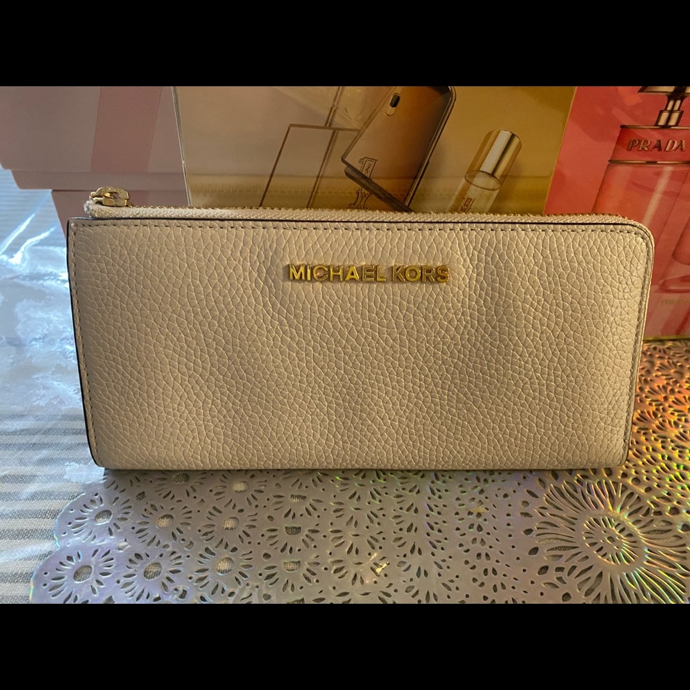 Mk wallet new with tags never used